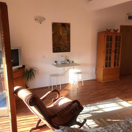 Cosy Rooftop Studio With Balcony Beograd Bagian luar foto