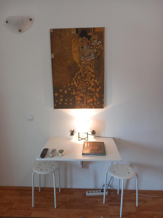 Cosy Rooftop Studio With Balcony Beograd Bagian luar foto